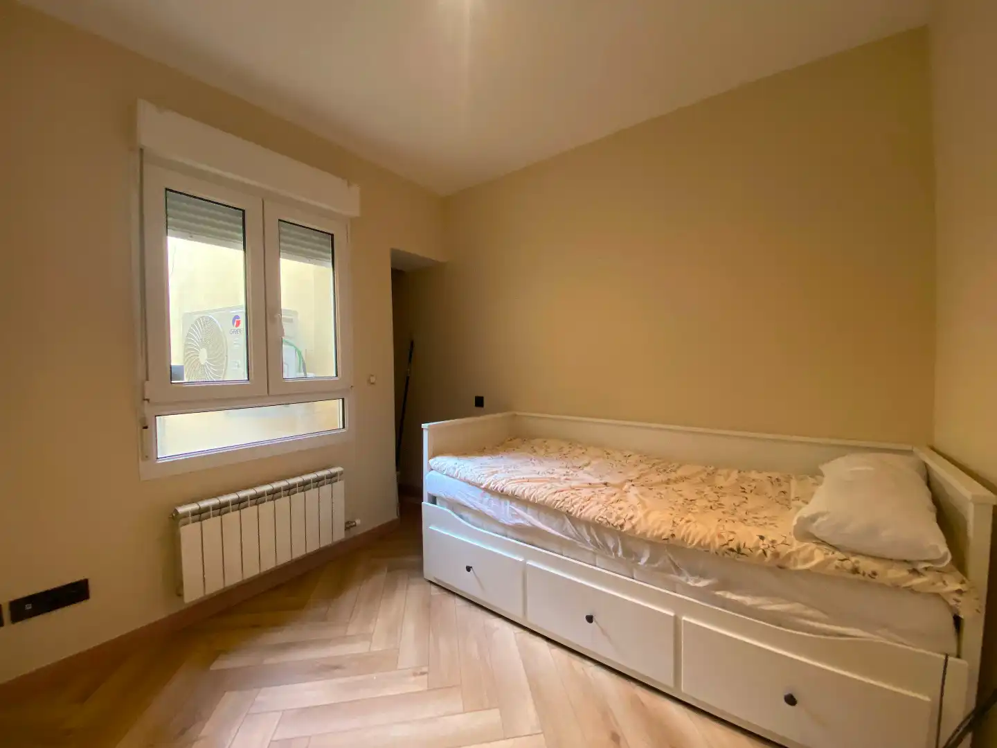 Dormitori de Dúplex en venda en Burgos amb Calefacció, Parquet i Traster