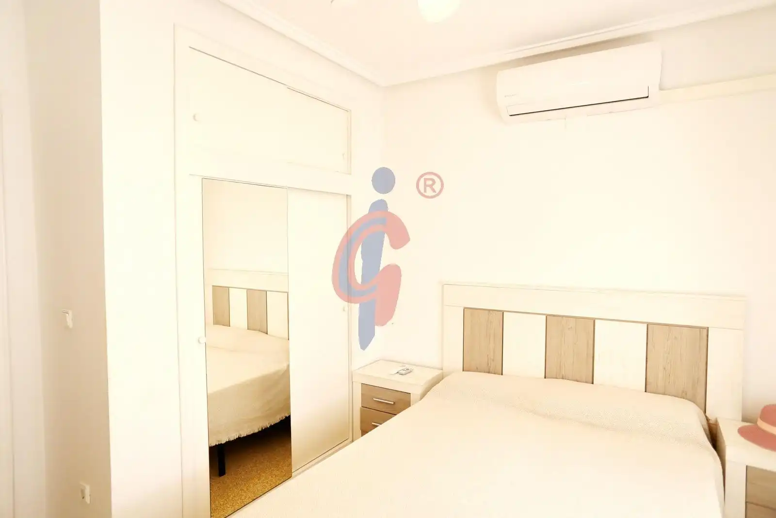 Habitación de Piso de alquiler en Guardamar del Segura con Aire acondicionado, Terraza y Amueblado