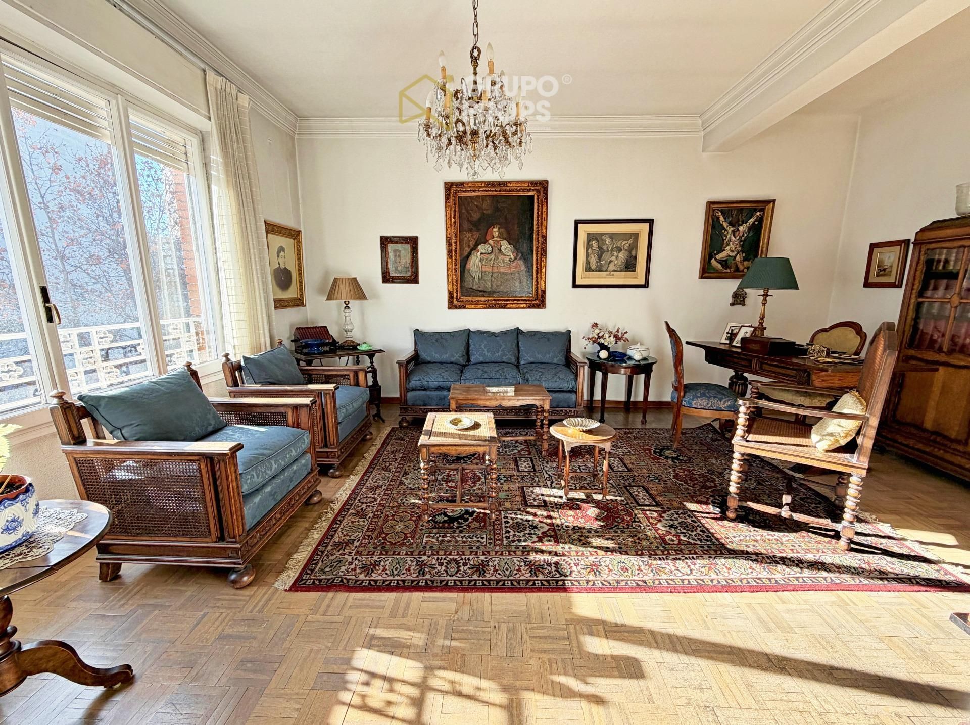 Living room of Flat for sale in  Madrid Capital  with Air Conditioner, Heating and Parquet flooring