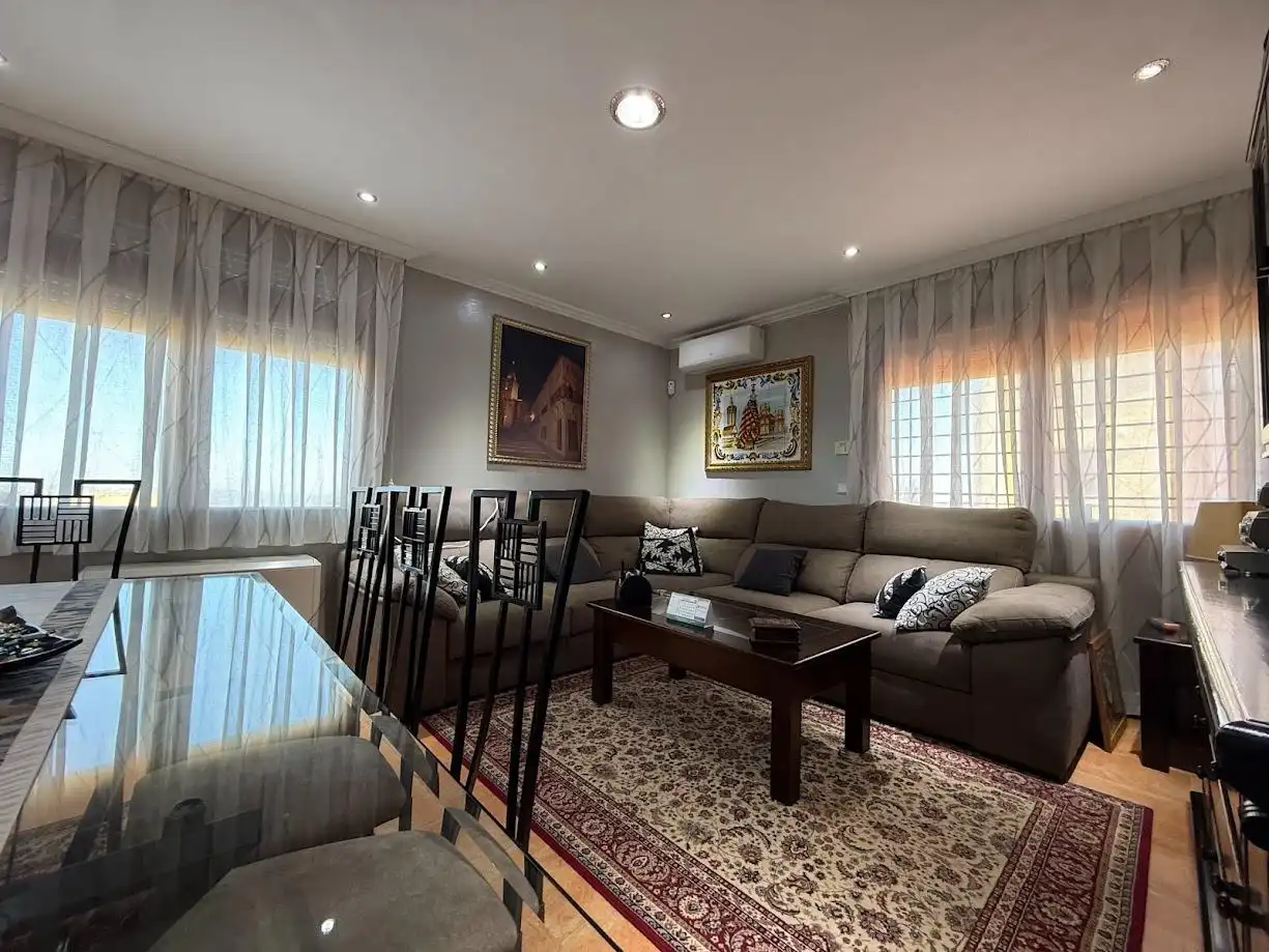Sala d'estar de Casa o xalet en venda en Chiva amb Aire condicionat, Calefacció i Jardí privat