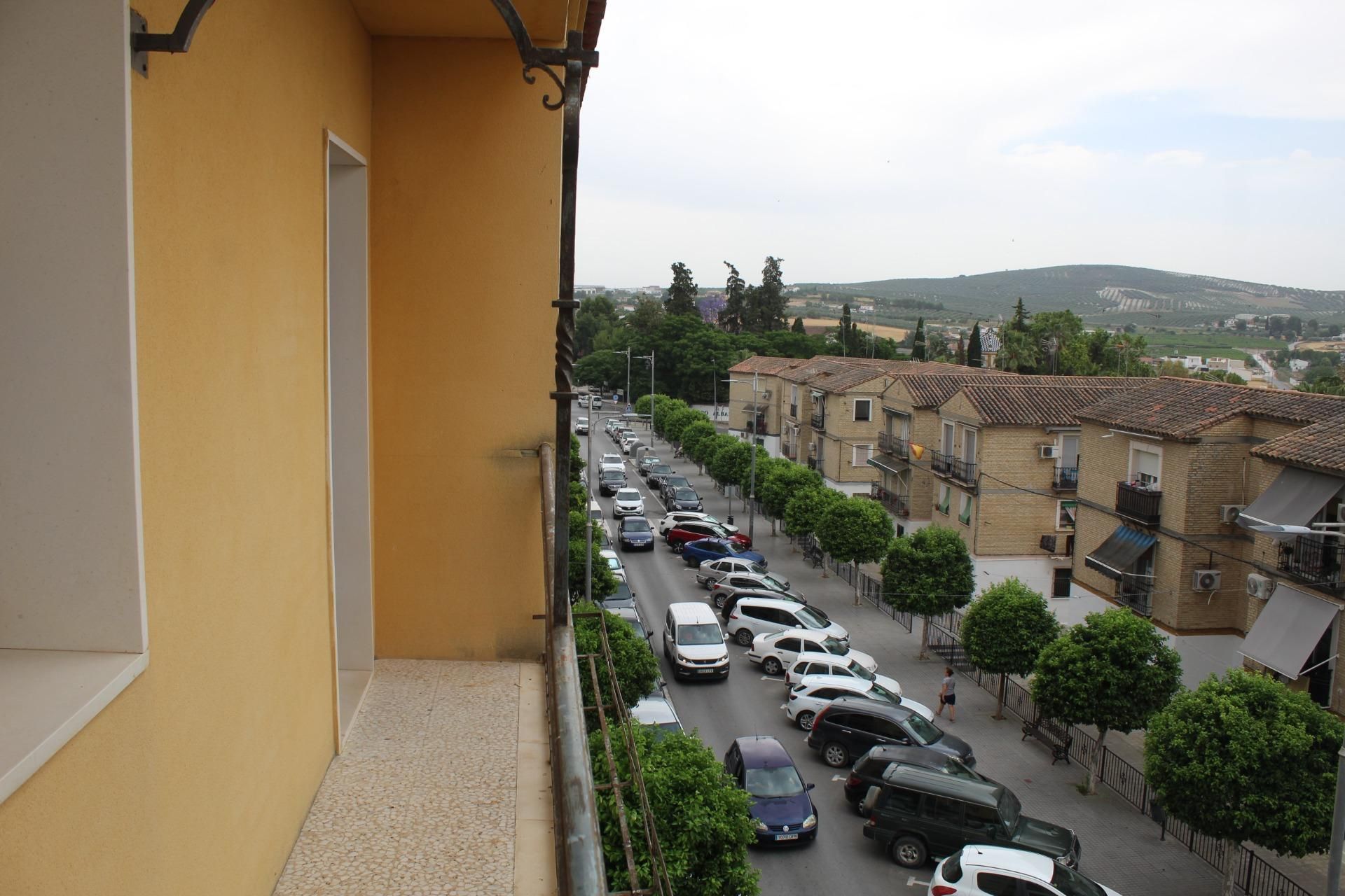 Vista exterior de Pis en venda en Aguilar de la Frontera amb Terrassa, Traster i Balcó