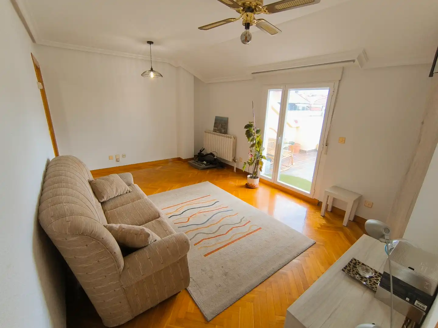 Sala d'estar de Àtic en venda en Palencia amb Calefacció, Parquet i Terrassa