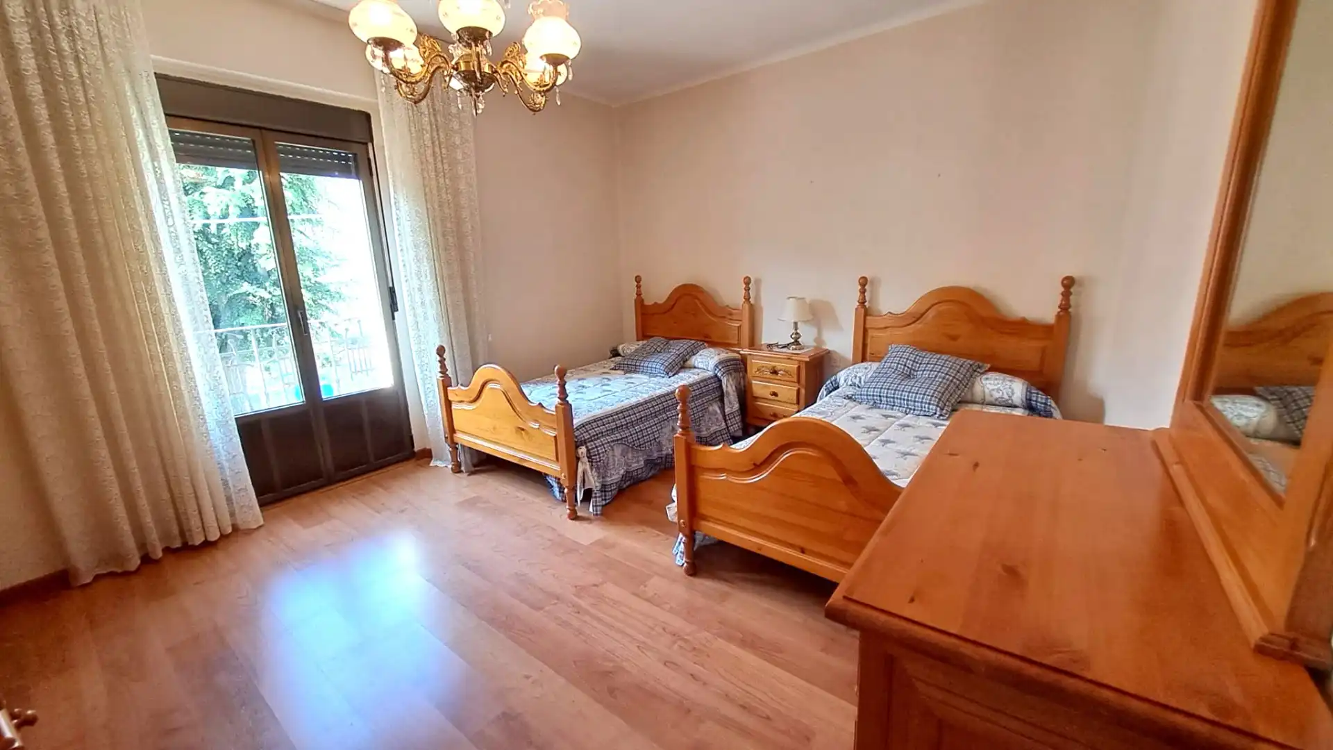 Dormitori de Casa o xalet en venda en Cuéllar amb Traster i Moblat