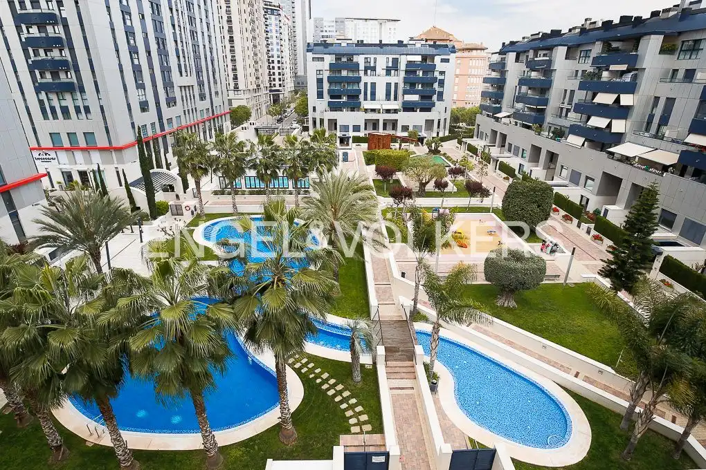 Vista exterior de Dúplex en venta en Valencia con Aire acondicionado, Calefacción y Jardín privado