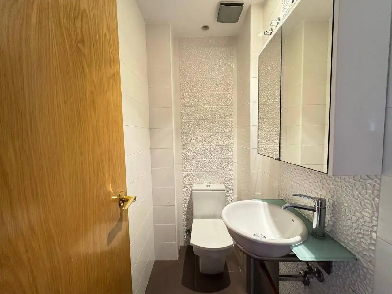 Badezimmer von Maisonette zum Verkauf in Sitges mit Klimaanlage, Privatgarten und Terrasse
