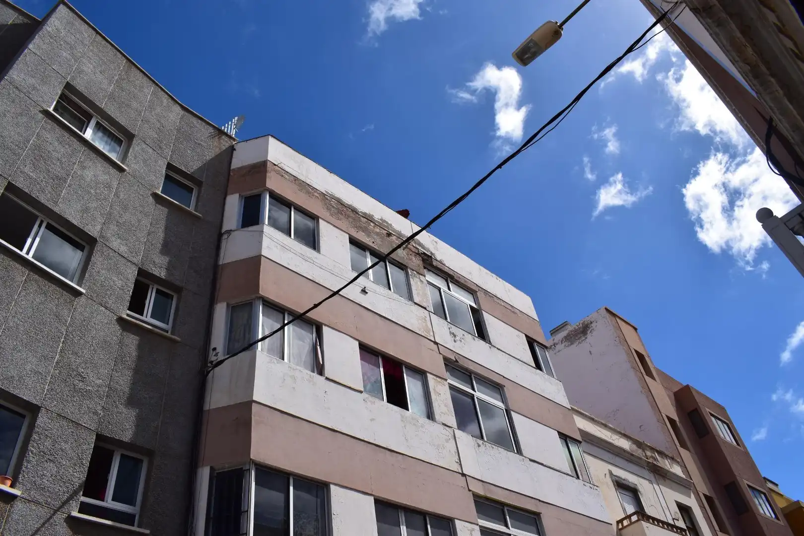 Vista exterior de Piso en venta en Las Palmas de Gran Canaria con Alarma