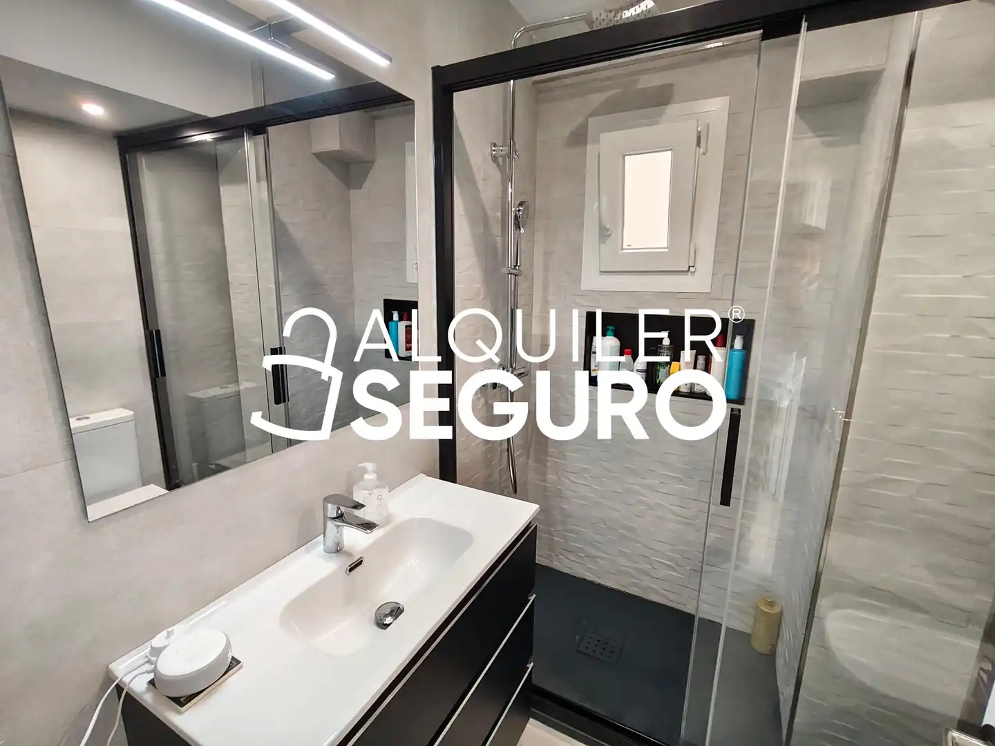 Badezimmer von Wohnung zur Miete in Madrid mit Klimaanlage und Heizung