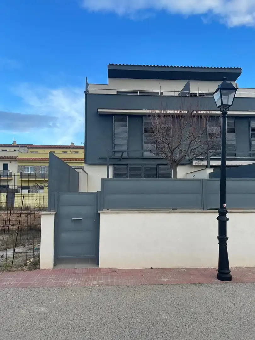 Casa adosada en venta en Carrer dels Prats, 6, Alió