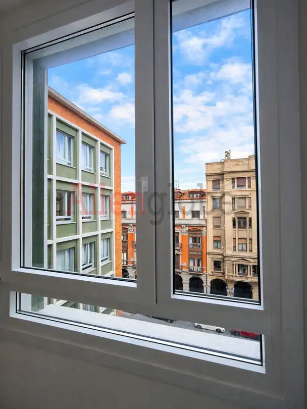 Außenansicht von Wohnung zur Miete in Gijón  mit Heizung und Abstellraum