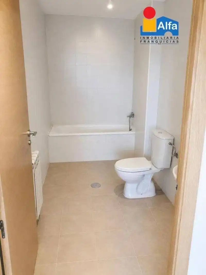 Baño de Piso en venta en Cáceres con Aire acondicionado, Jardín privado y Terraza