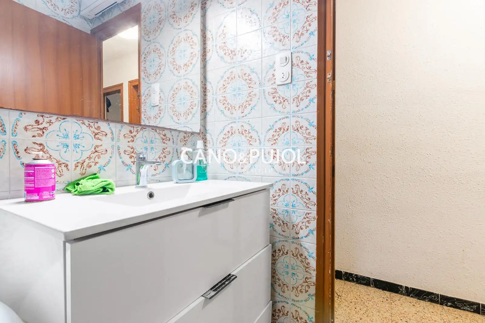 Baño de Piso en venta en Olesa de Montserrat con Terraza
