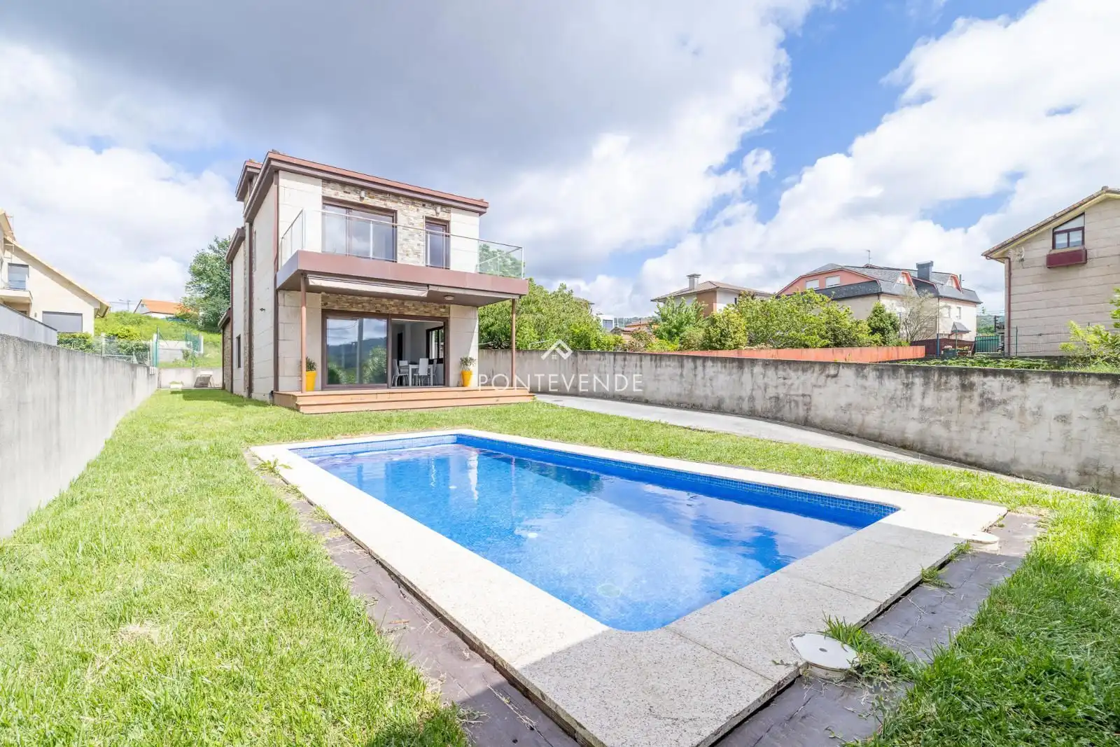 Piscina de Casa o chalet en venta en Vigo  con Calefacción, Terraza y Trastero