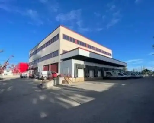 Vista exterior de Nave industrial de alquiler en Castelldefels con Alarma