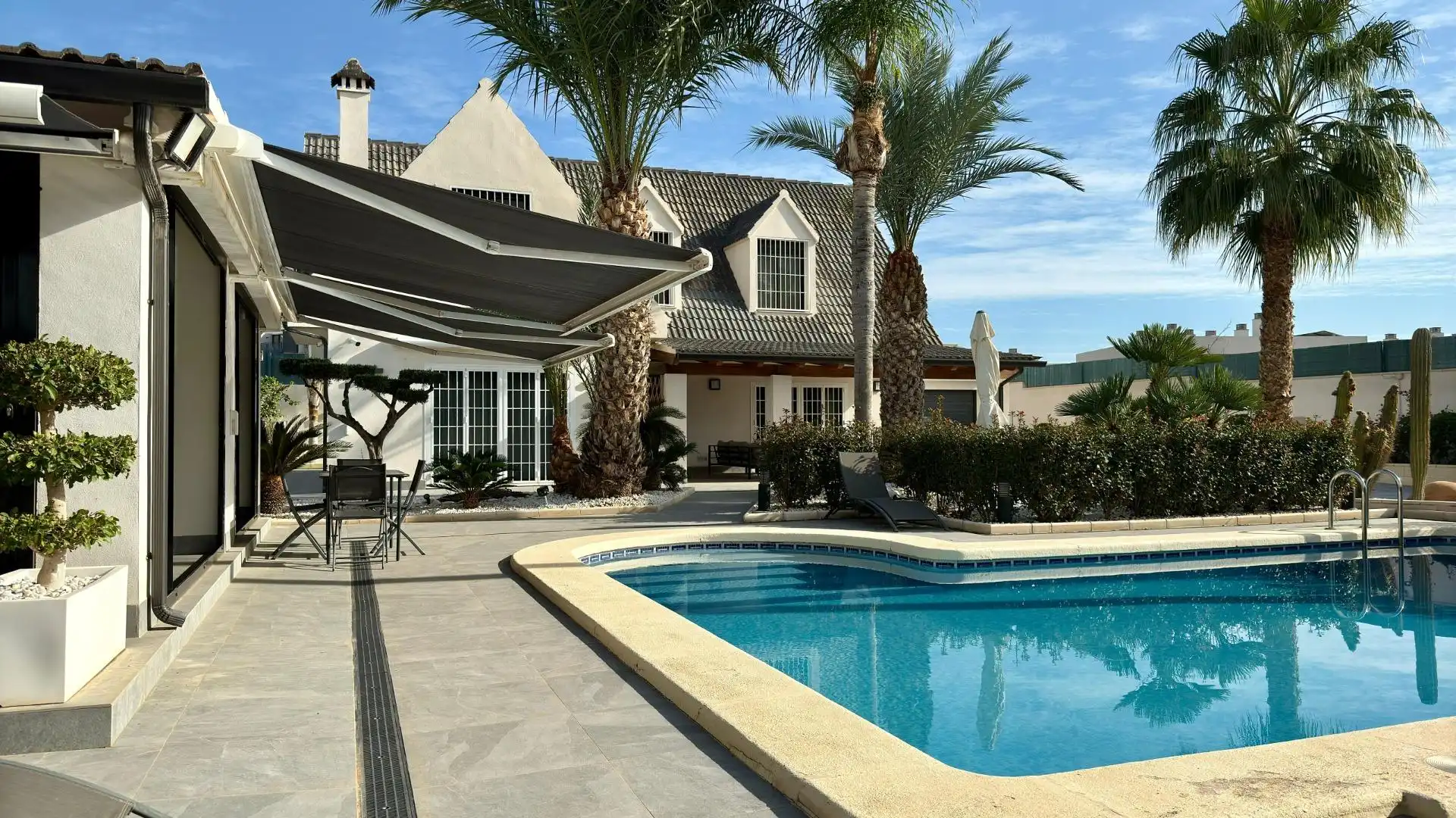 Piscina de Casa o chalet en venta en Sant Joan d'Alacant con Aire acondicionado, Calefacción y Jardín privado