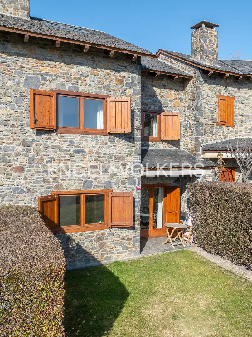 Vista exterior de Casa adosada en venta en Ger con Calefacción, Jardín privado y Parquet