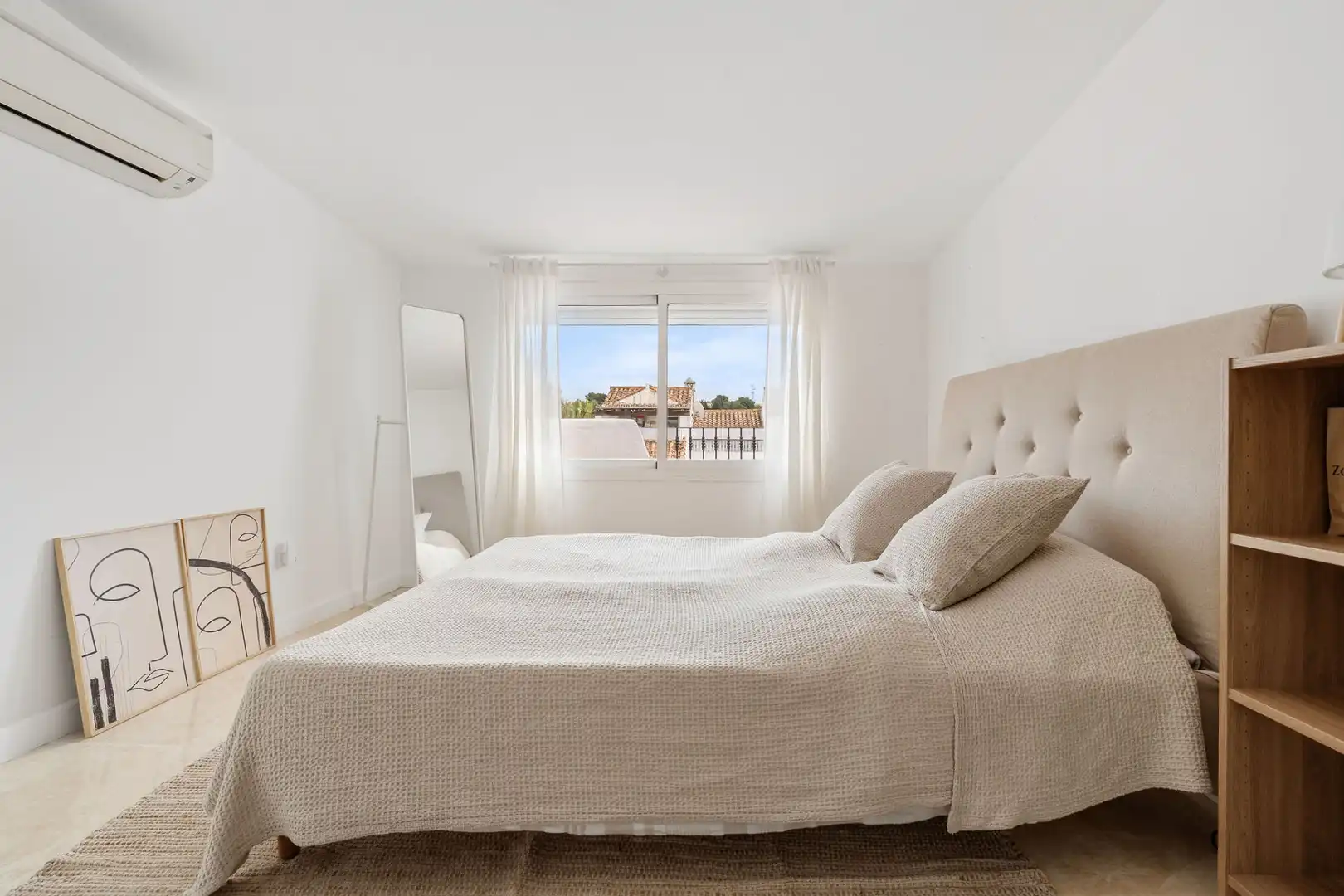 Dormitori de Casa adosada en venda en Marbella amb Terrassa, Piscina i Piscina comunitària