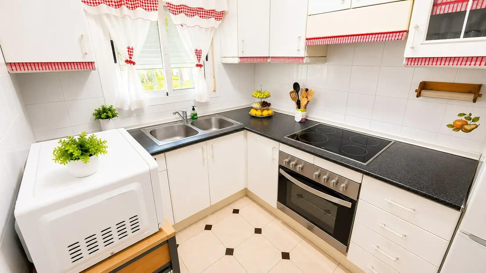 Cocina de Casa o chalet en venta en Chiclana de la Frontera con Jardín privado, Trastero y Piscina