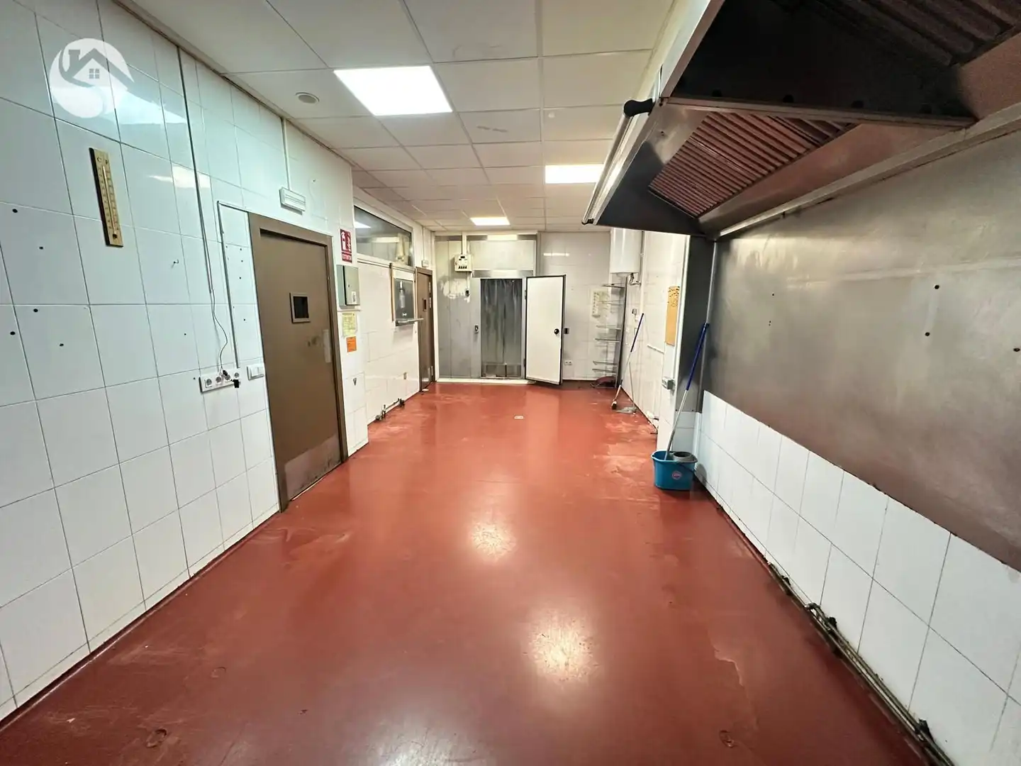 Kitchen of Commercial properties for sale in Cuenca  with Air Conditioner