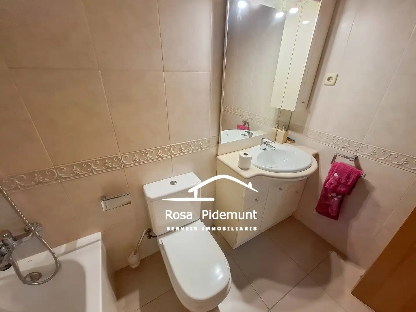 Badezimmer von Wohnung zum Verkauf in Lloret de Mar mit Klimaanlage, Heizung und Terrasse