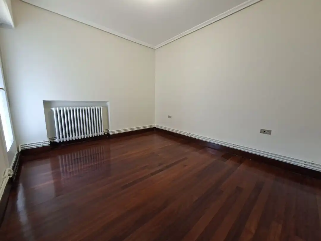 Wohnung zum Verkauf in Durango mit Heizung, Abstellraum und Balkon