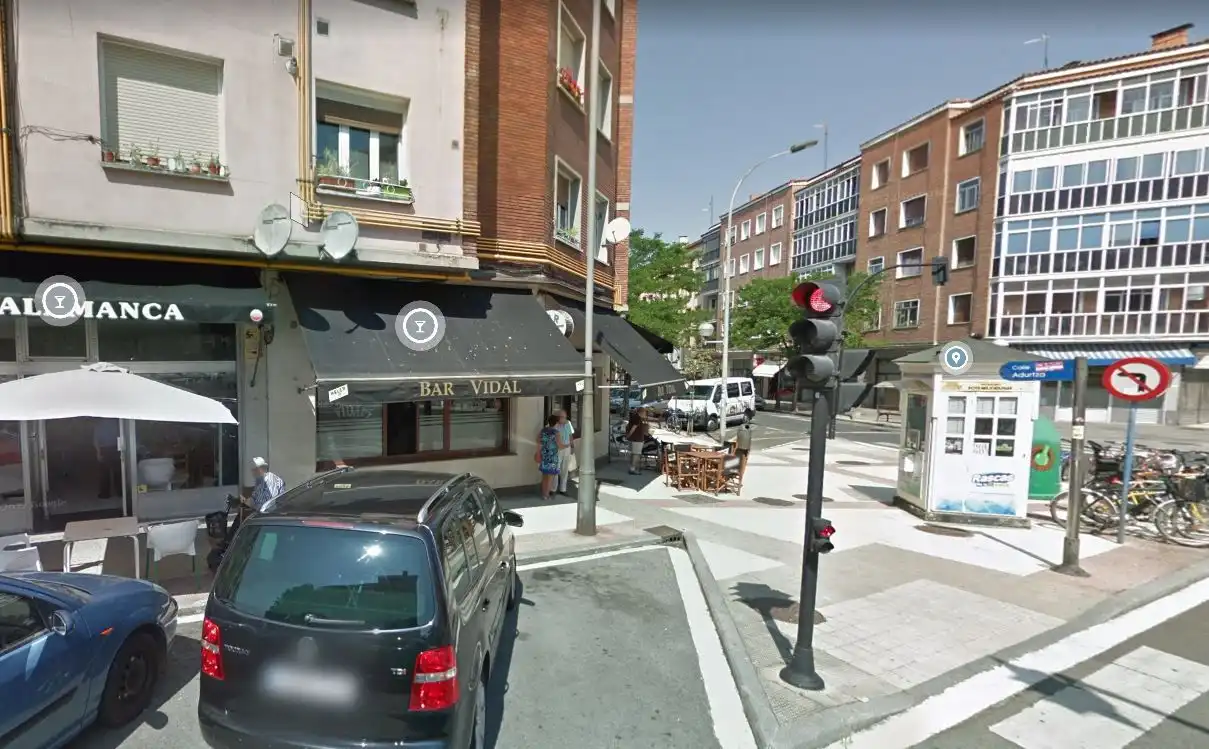 Locale commerciale in affitto a Heraclio Fournier Kalea 26, imagen 2