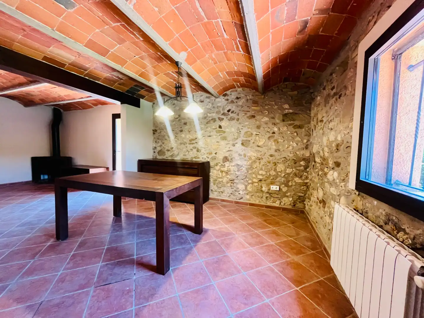Esszimmer von Country house zur Miete in Fornells de la Selva mit Heizung, Privatgarten und Ofen
