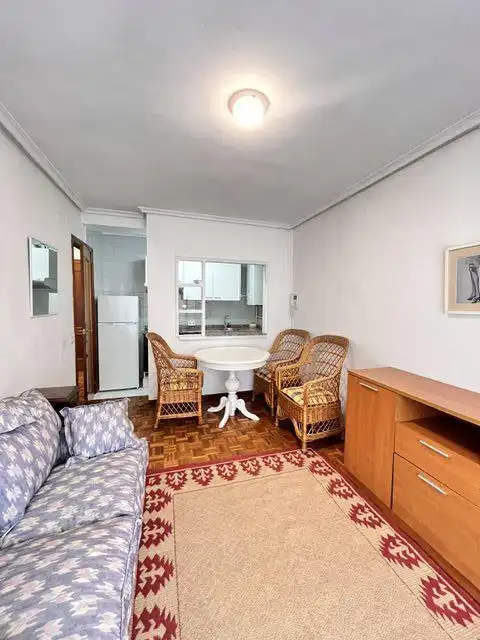 Habitación de Apartamento de alquiler en Gijón  con Aire acondicionado, Calefacción y Amueblado