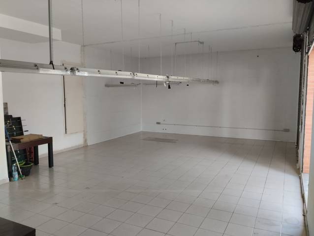Local comercial en Alquiler en Palau-solità i Plegamans
