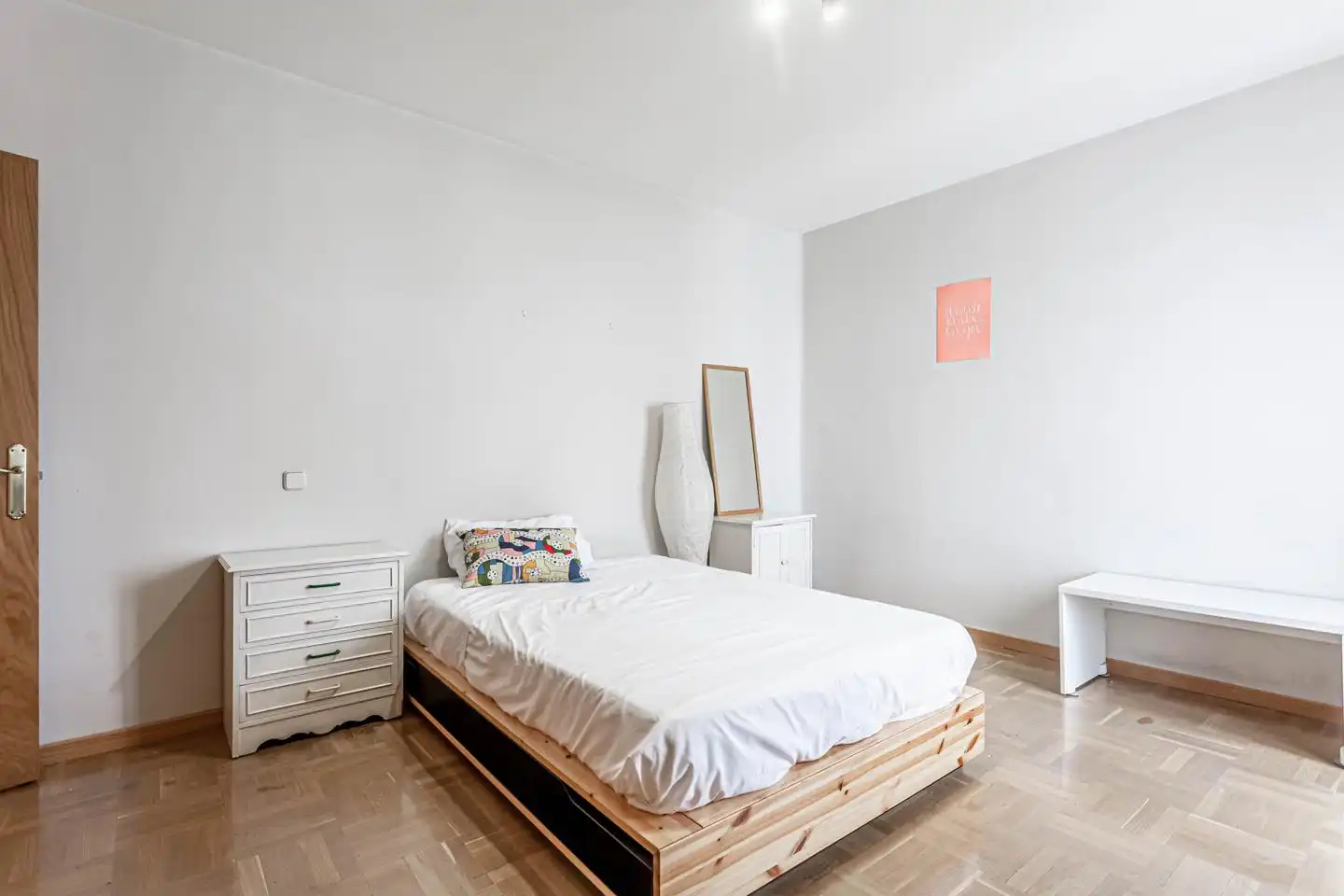Habitación de Piso en venta en Madrid con Calefacción, Parquet y Terraza