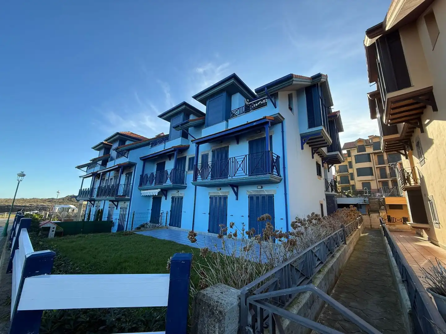 Vista exterior de Piso en venta en Noja con Calefacción, Terraza y Balcón