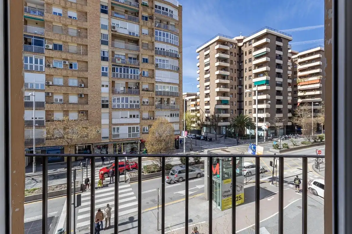 Vista exterior de Piso de alquiler en Granada con Aire acondicionado, Amueblado y Balcón