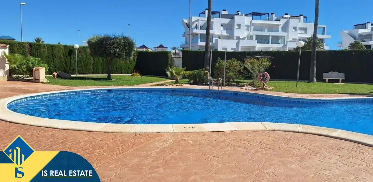 Piscina de Àtic en venda en Orihuela amb Calefacció, Terrassa i Moblat