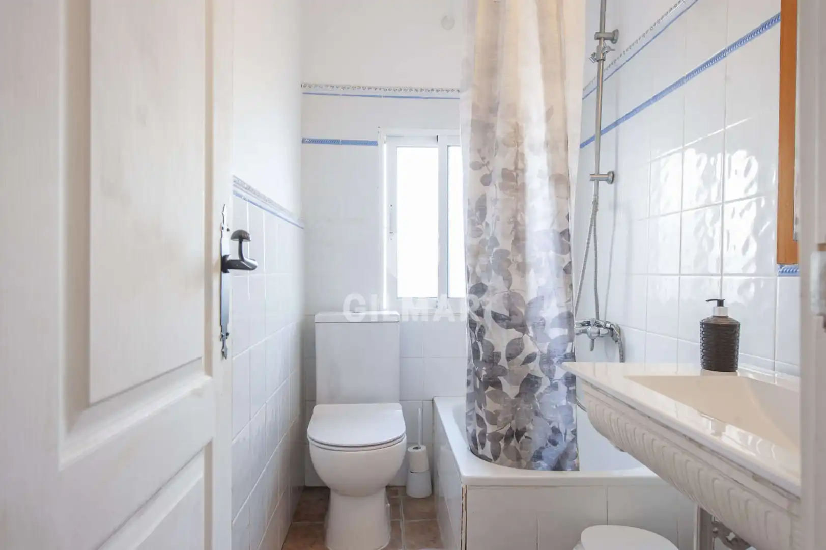 Bathroom of Houses for sale in Alcalá de Guadaira  with Heating, Swimming Pool and Furnished