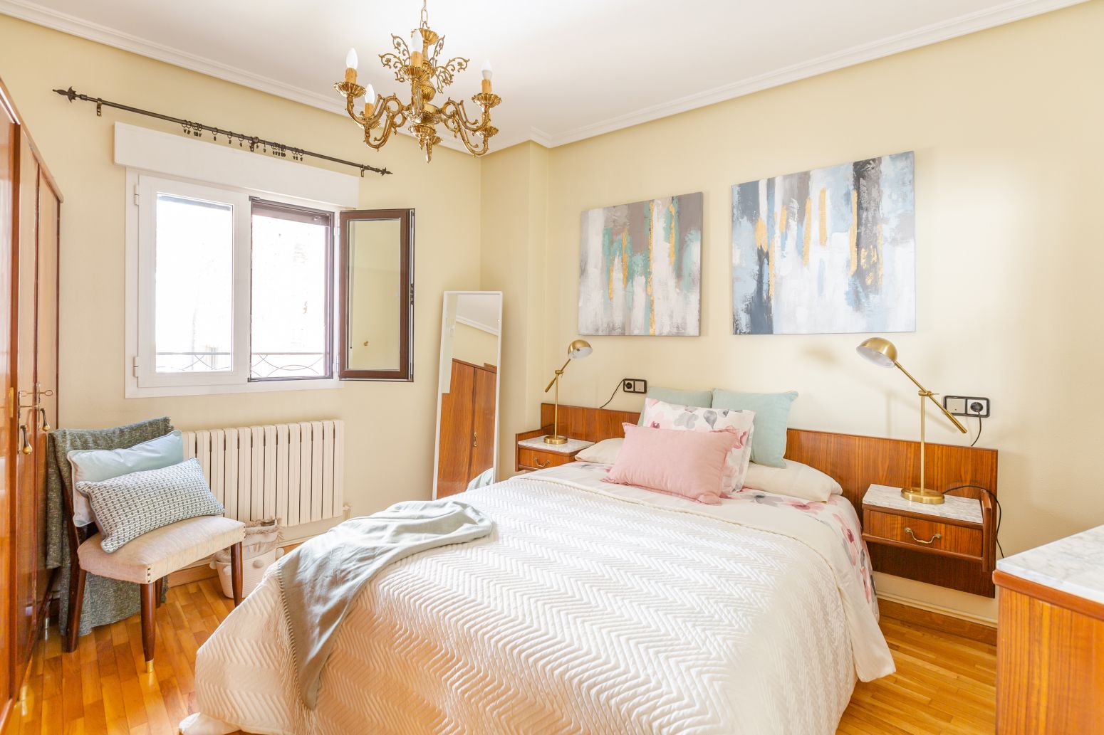 Habitación de Casa adosada en venta en Tudela con Calefacción, Parquet y Terraza