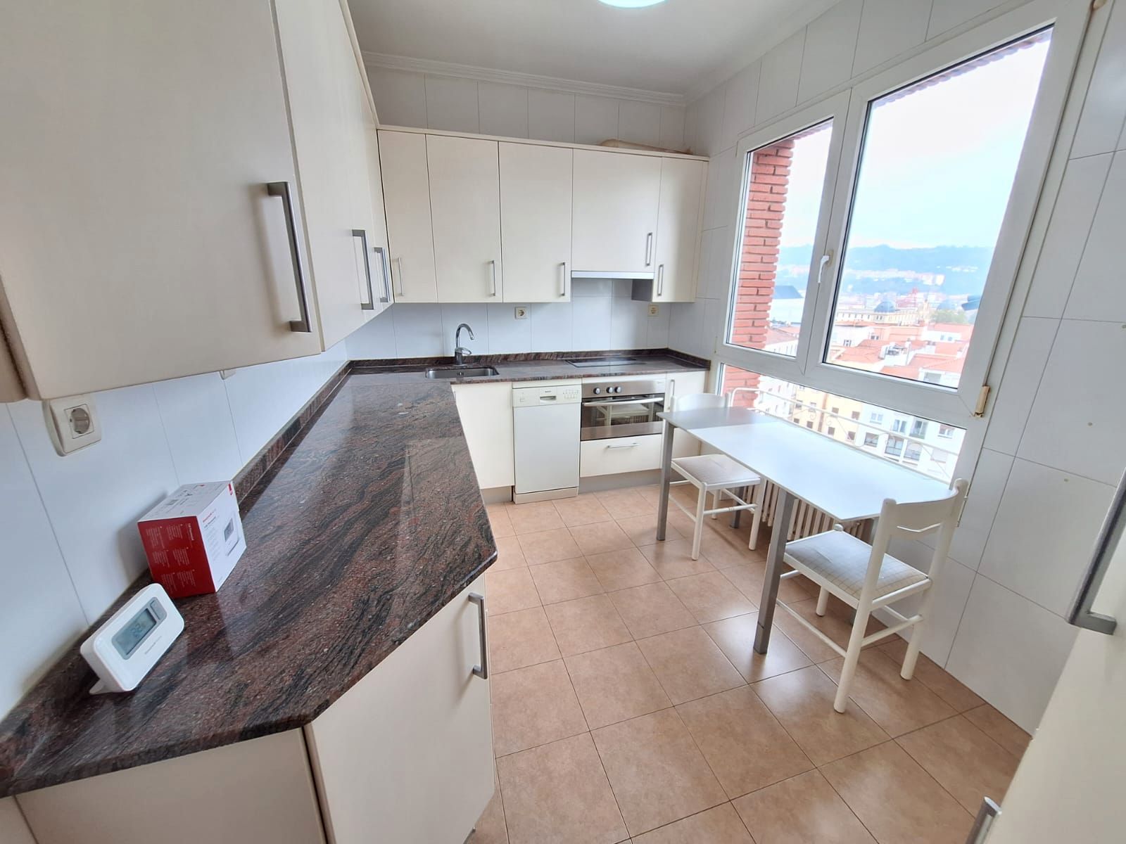Küche von Wohnung miete in Bilbao  mit Heizung, Terrasse und Ofen