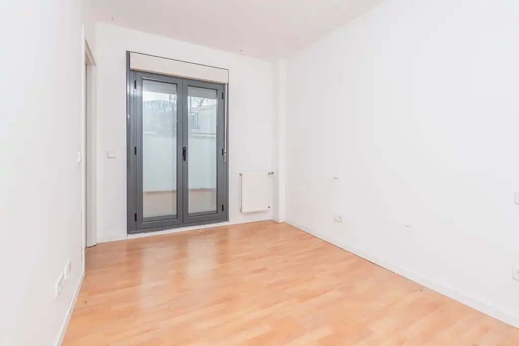 Flat for sale in C/ Plaza de la Estación - Res , Jardín de los Reyes - Parque Real