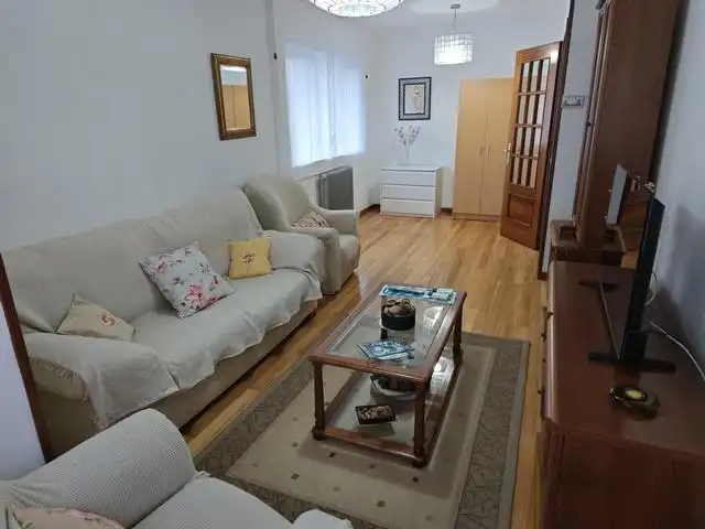 Sala de estar de Piso de alquiler en Ames con Calefacción, Parquet y Amueblado