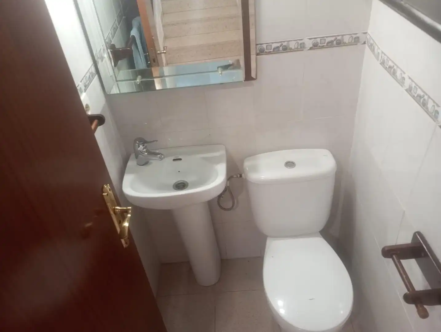 Badezimmer von Einfamilien-Reihenhaus zum Verkauf in Algeciras mit Privatgarten und Gemeinschaftspool