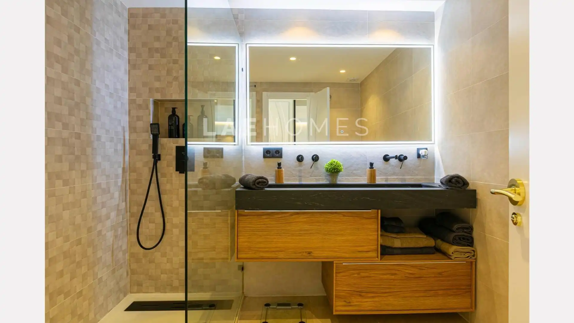 Badezimmer von Dachboden zum Verkauf in Marbella mit Klimaanlage, Heizung und Terrasse