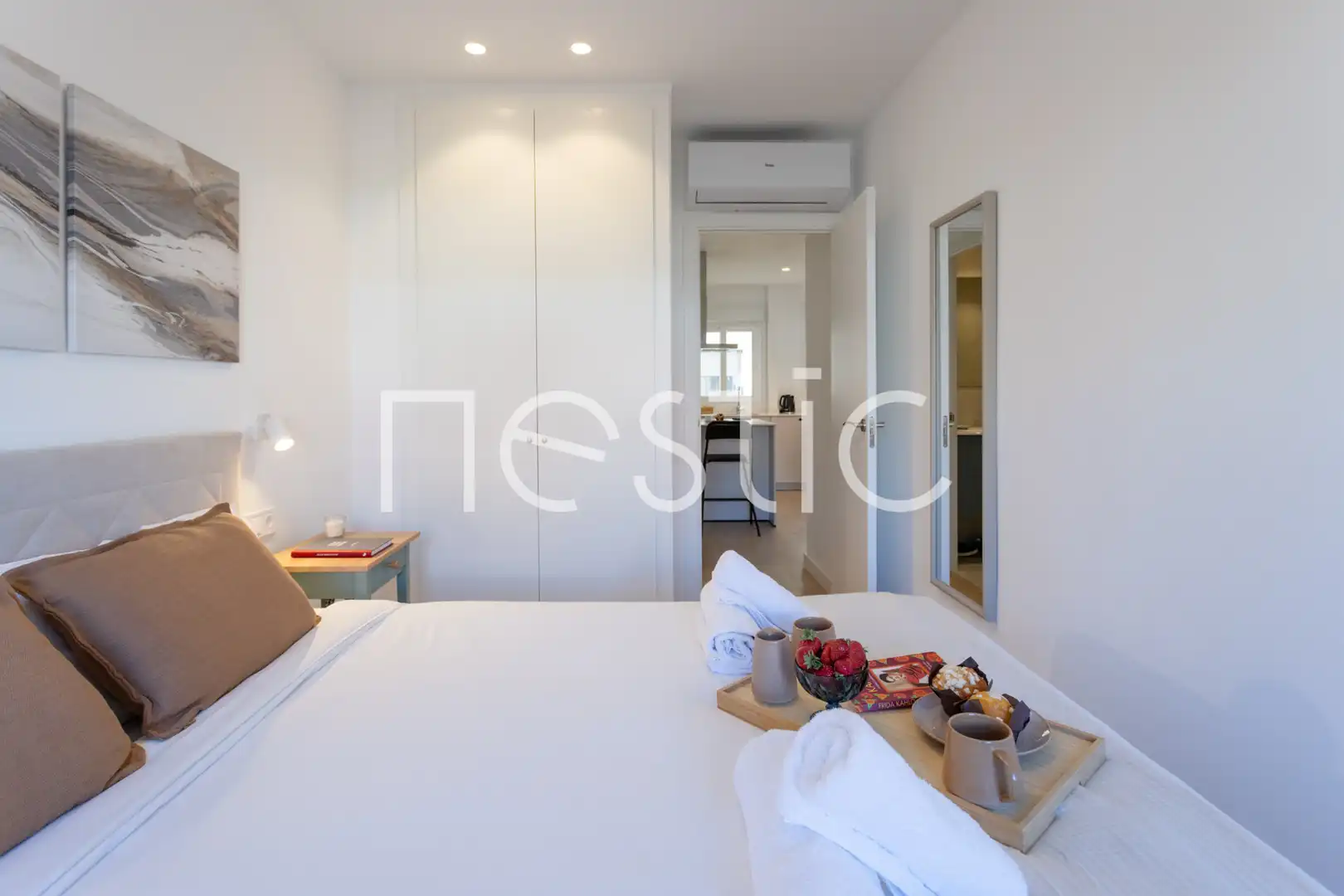 Dormitori de Apartament de lloguer en Madrid amb Aire condicionat, Calefacció i Moblat