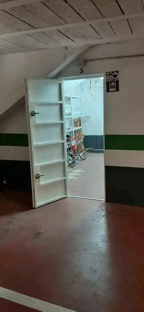 Garage zur Miete in Zaragoza