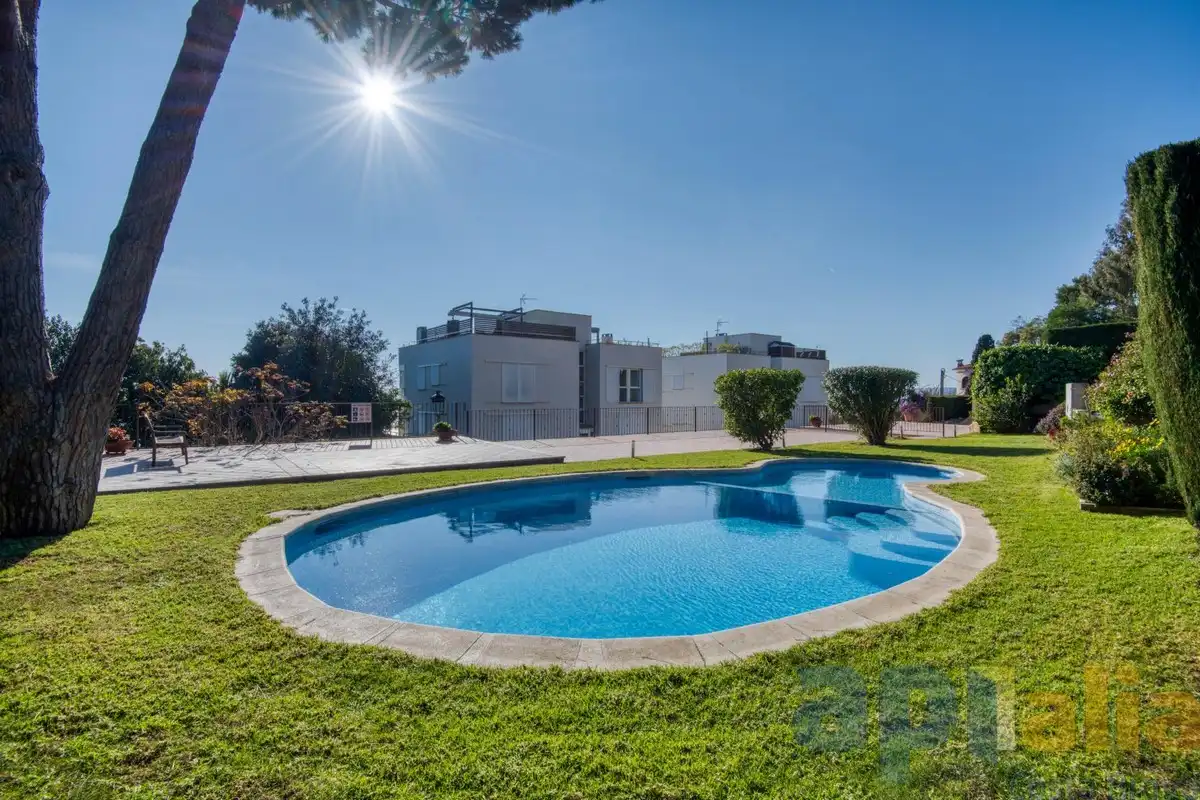 Piscina de Casa adosada en venda en Sant Feliu de Guíxols amb Calefacció, Jardí privat i Terrassa