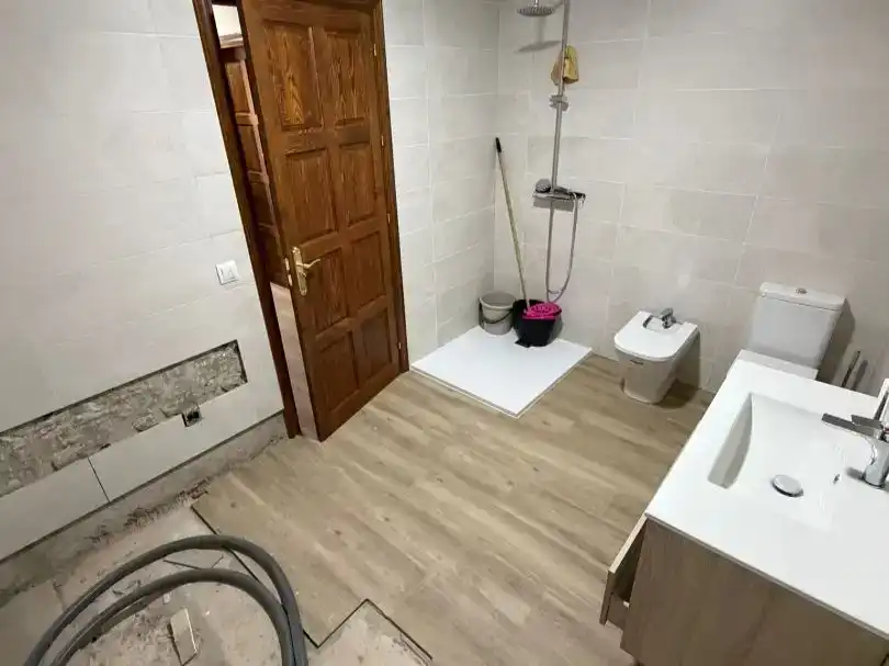 Bany de Pis de lloguer en Sallent amb Jardí privat, Piscina i Moblat