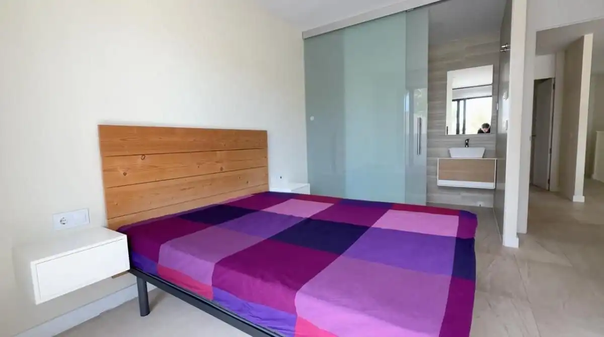 Habitación de Apartamento en venta en Golf Bahía