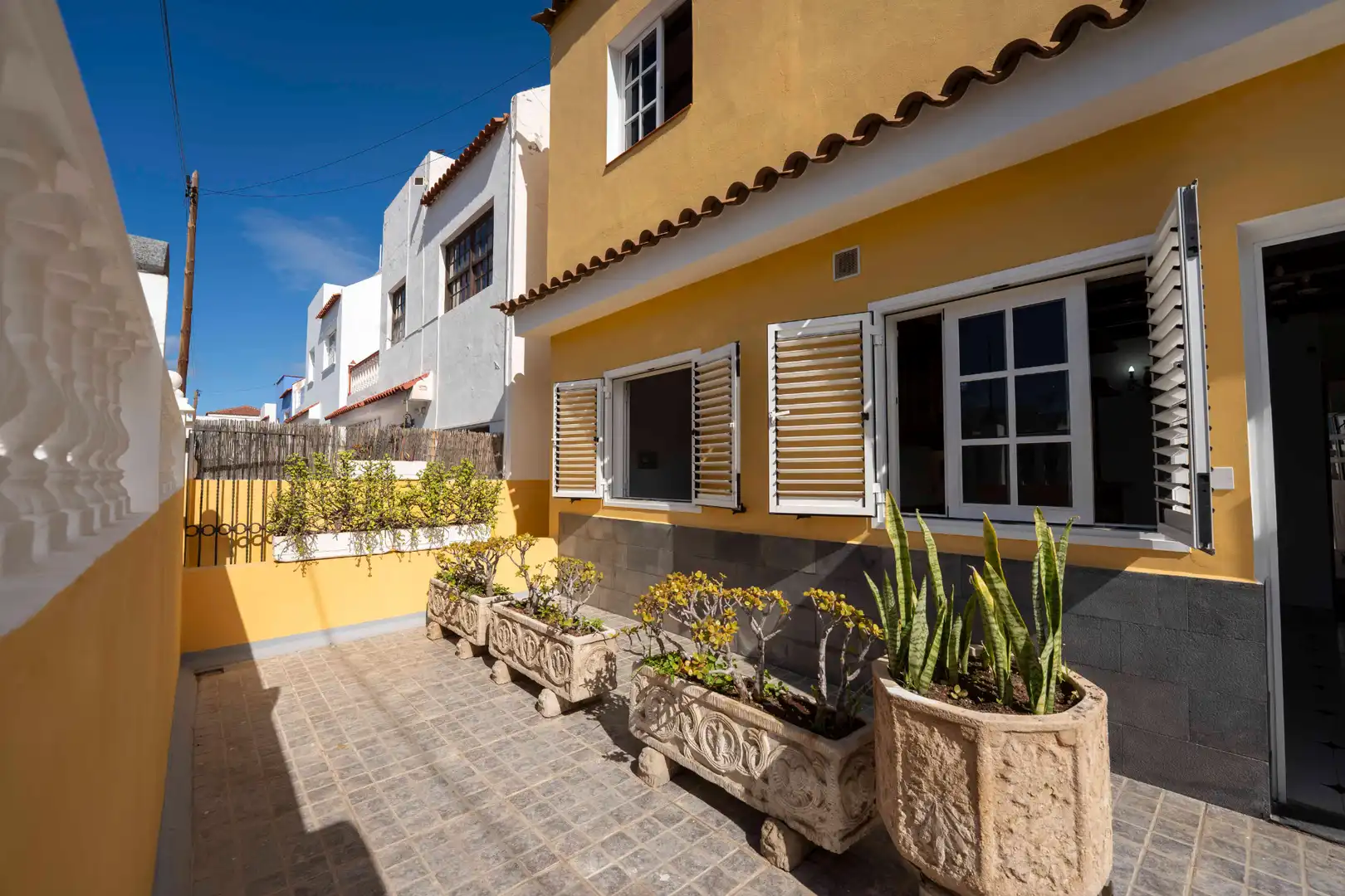 Vista exterior de Piso en venta en Los Silos con Terraza