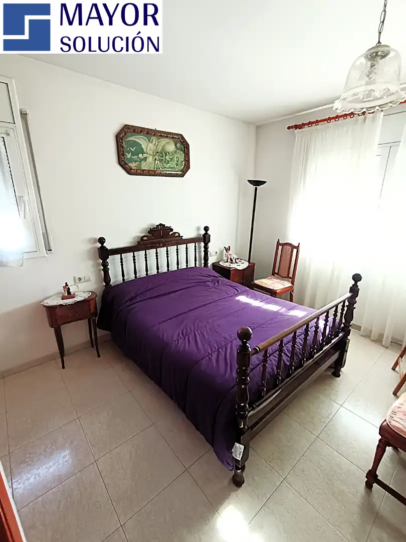 Dormitori de Casa o xalet en venda en Medinyà amb Aire condicionat, Calefacció i Jardí privat