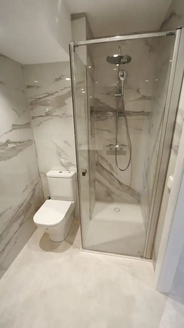 Bathroom of Ground floor for sale in Sant Adrià de Besòs  with Air Conditioner, Heating and Oven