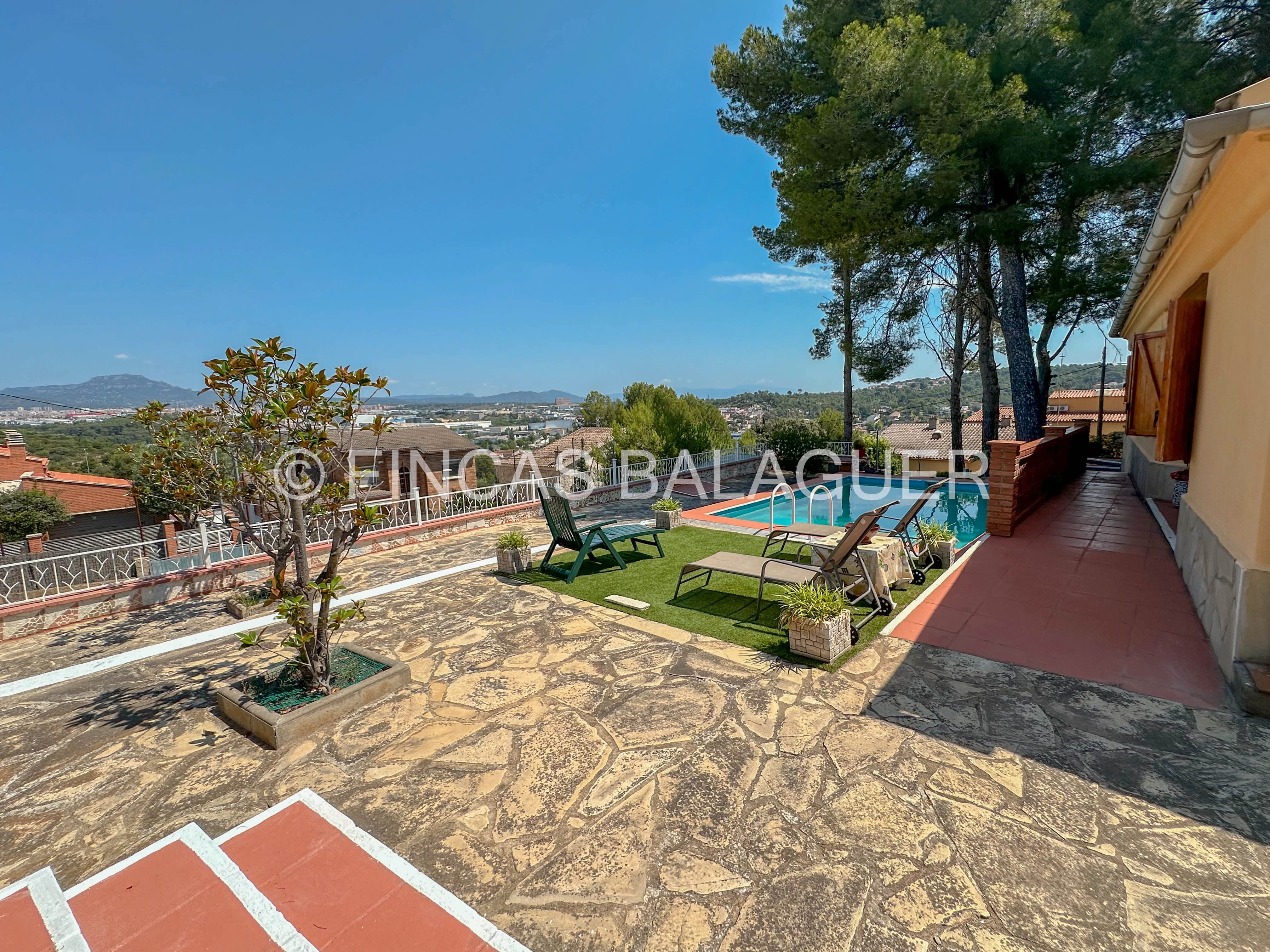 Terrace of House or chalet for sale in Terrassa  with Private garden, Swimming Pool and Furnished