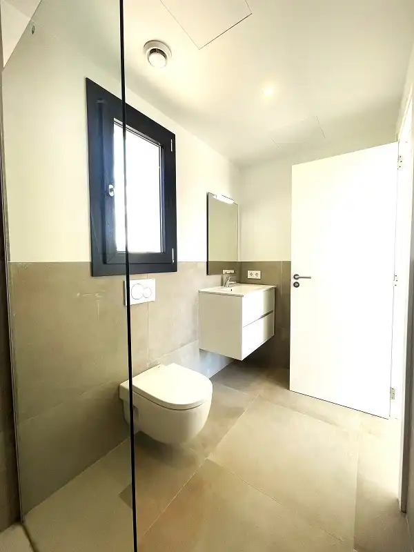 Badezimmer von Haus oder Chalet zum Verkauf in Llucmajor mit Klimaanlage, Privatgarten und Terrasse