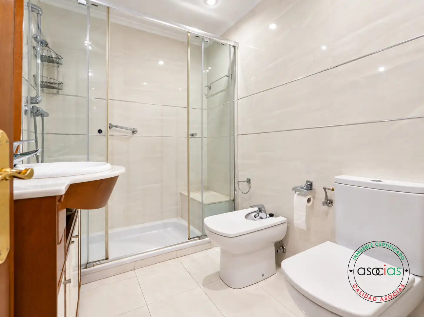 Baño de Piso en venta en Gijón  con Calefacción, Parquet y Amueblado